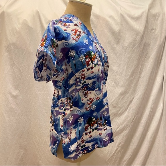 𝅺Snowman snowflake Christmas Scrub Top XS - Picture 2 of 4